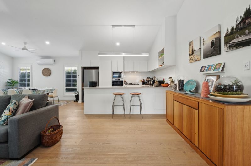 Stylish Living with Lovely Green Surrounds