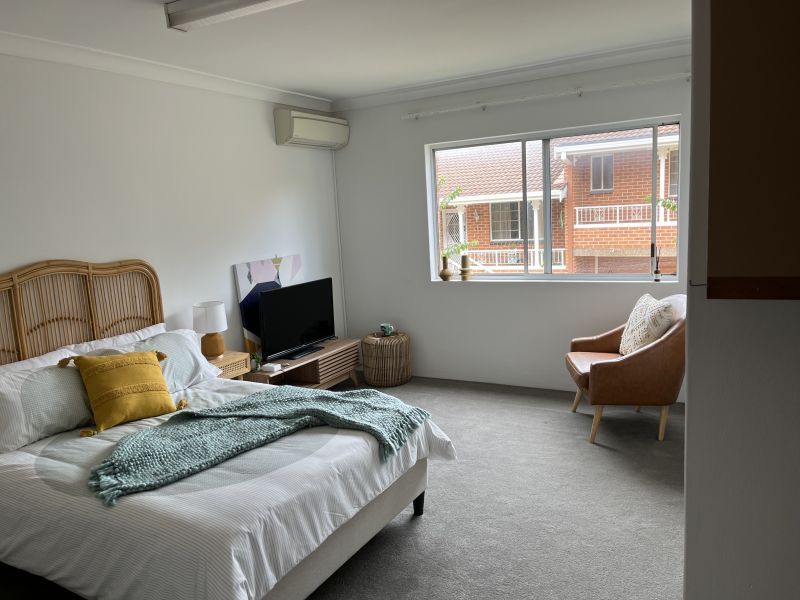 Light-Filled One-Bedroom Serviced Studio Apartment in Greglea Retirement Living