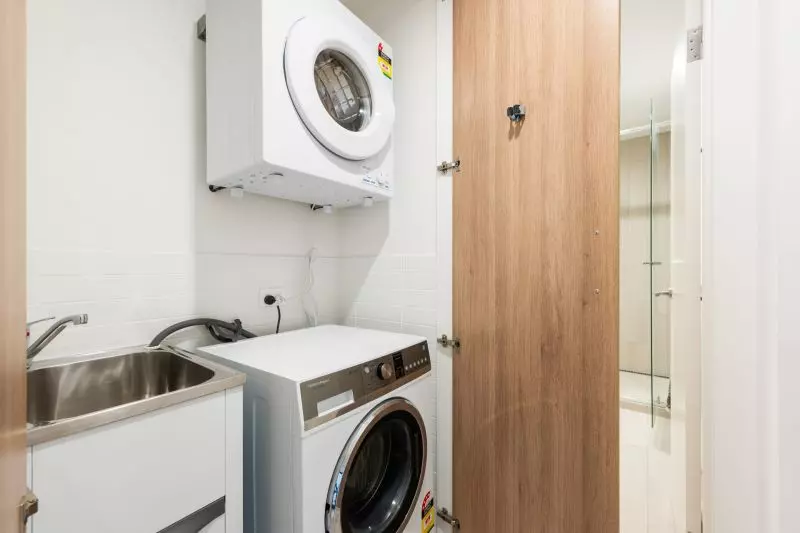 Great Location, Modern & Professional Lifestyle!