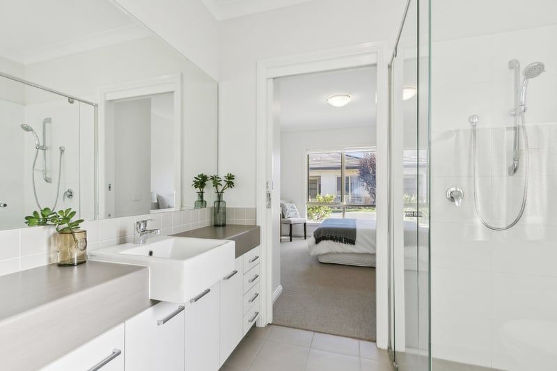 Spacious Villa with Modern Kitchen and Private Garden