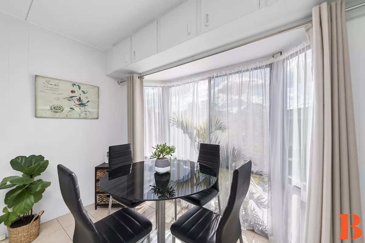 UNDER CONTRACT/DEPOSIT TAKEN - Full Length Veranda - Sunny, Northerly aspect 