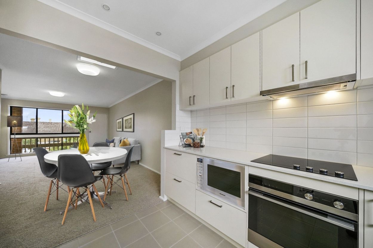 Refurbished, sunny unit ready for you today!