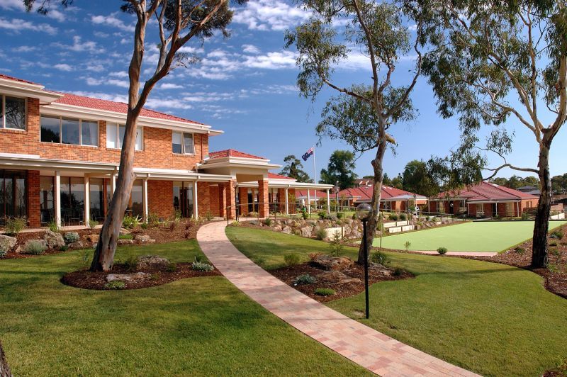 Stylishly updated two-bedroom plus study villa with delightful garden