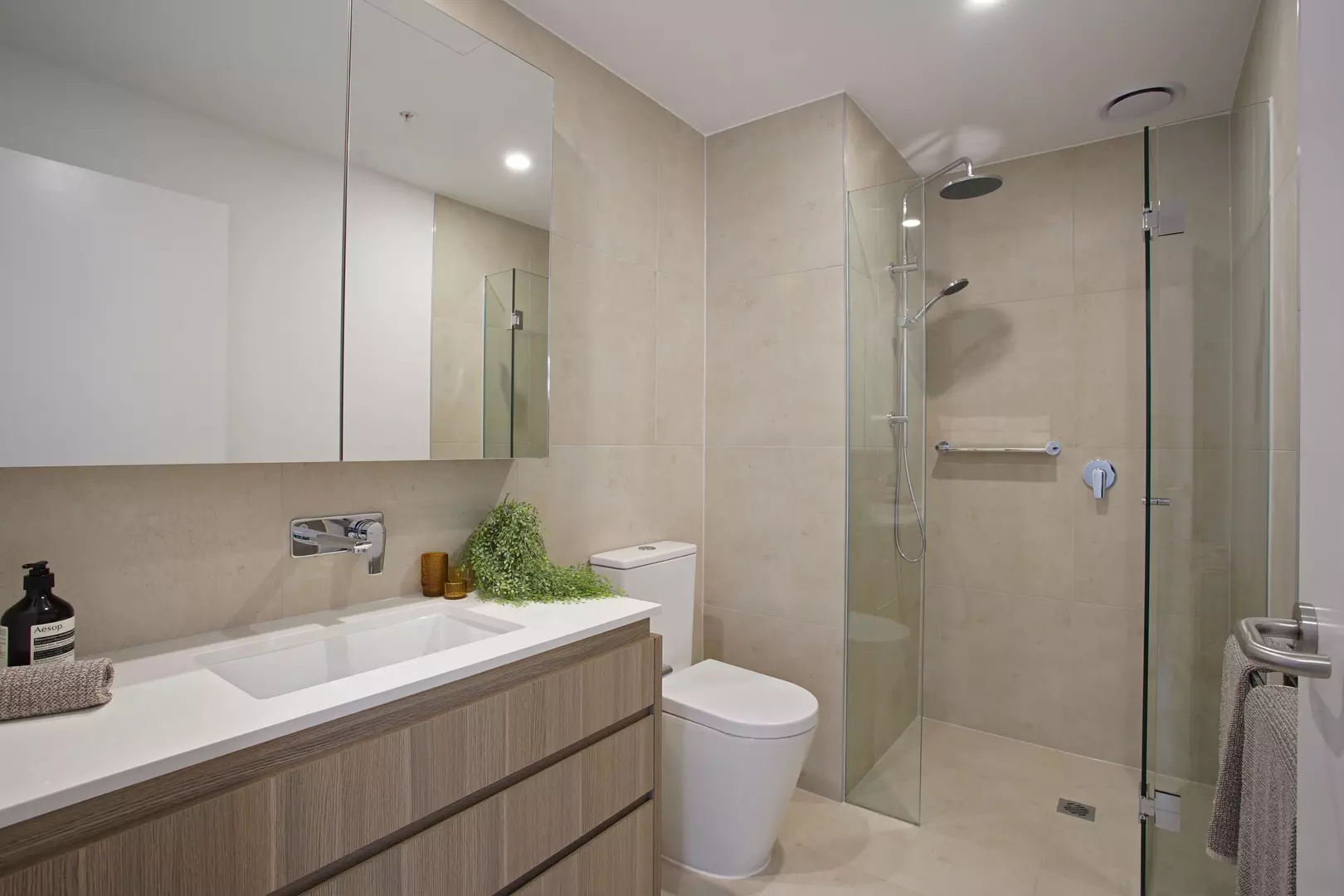 106, 2 Bedroom 2 Bathroom Apartment with Oversized Terrace