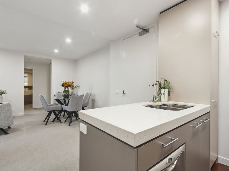 Modern, Light-Filled Apartment with Balcony and Secure Parking