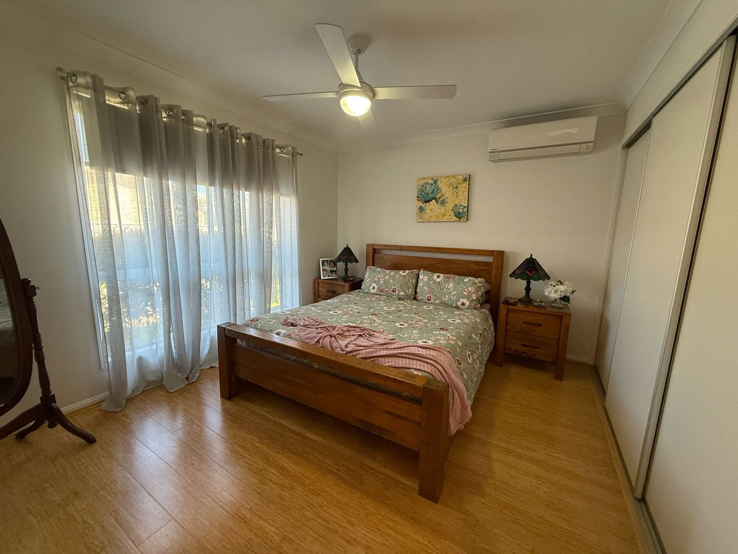 PRIME POSITION,  LONG DRIVEWAY, OPEN PLAN LIVING - Over 50's Lifestyle Living Complex.