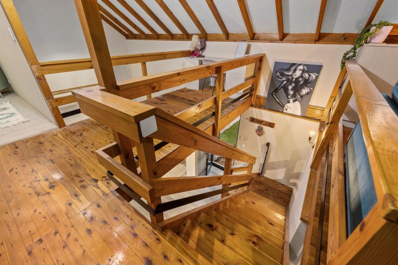 Captivating Cabin-Style  Cottage