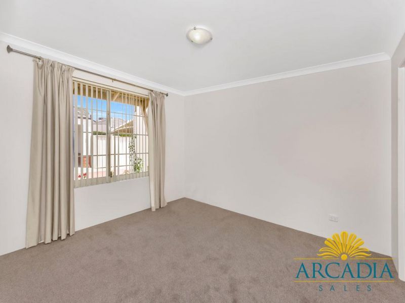 ARCADIA WATERS MADDINGTON - Close to the Clubhouse, with Stone Benchtops.