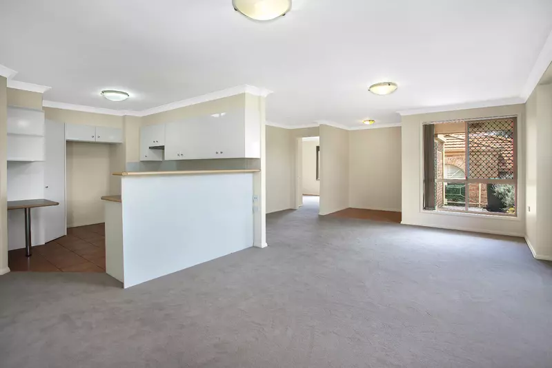 Charming Villa with Private Garden, Solar Power, and Spacious Interiors