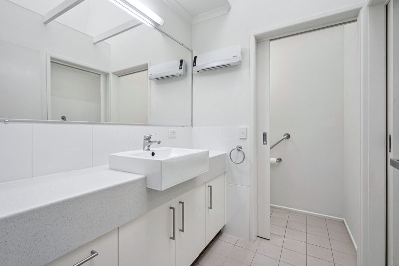 Beautiful two-bedroom, 1 bathroom villa with detached garage