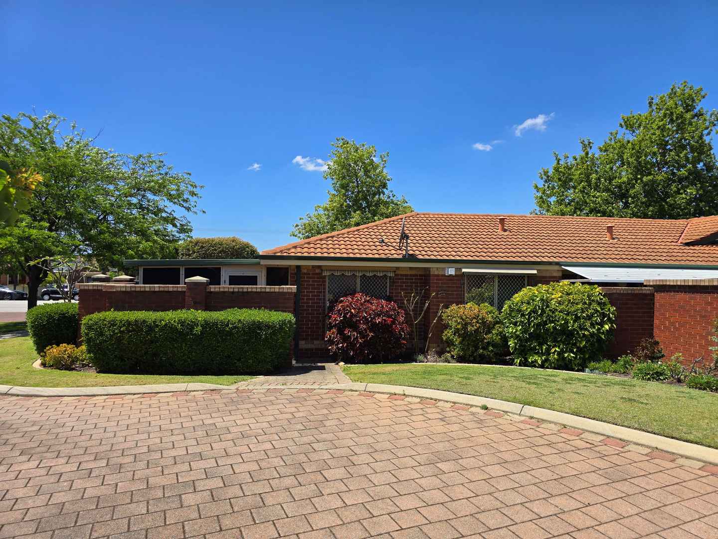 Under Offer! Just Listed! 2 Bedroom, 1 Bathroom Retirement Villa in Bentley