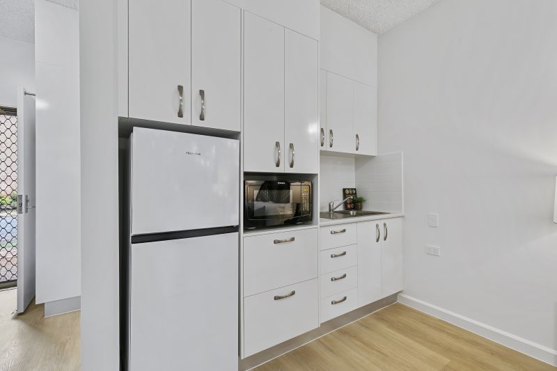 Peaceful forest outlook studio in the heart of a thriving lifestyle village.