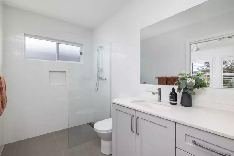 Elegant Modern Living in a Peaceful Location