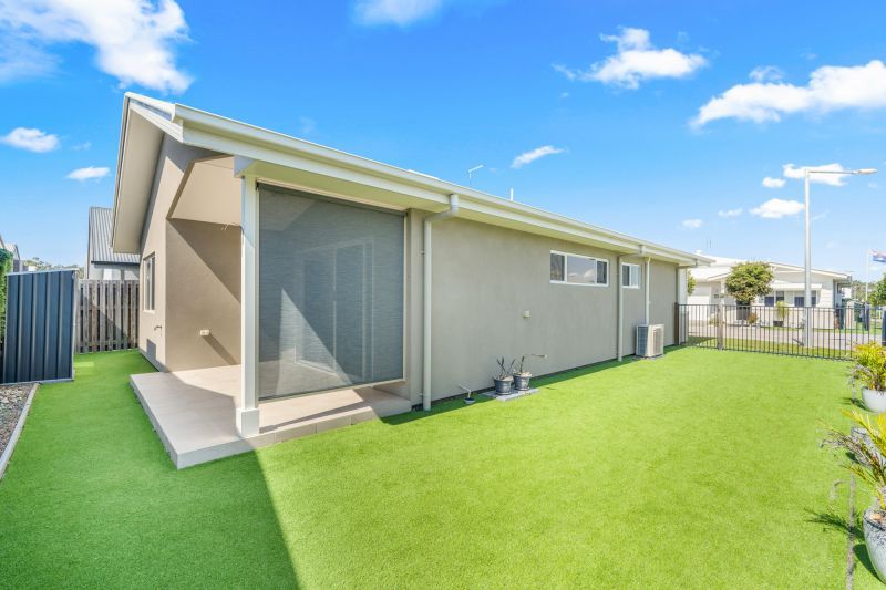 Modern Home – Carefree Lifestyle!