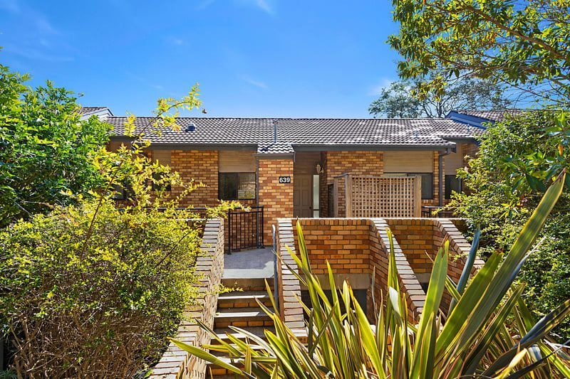 Refurbished Home with Bush and Mountain Outlook