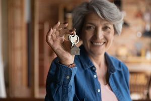 Free senior flatmates listings