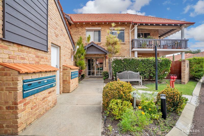 CURRENTLY UNDER RESERVATION. Beautifully presented 1 bedroom ground floor apartment