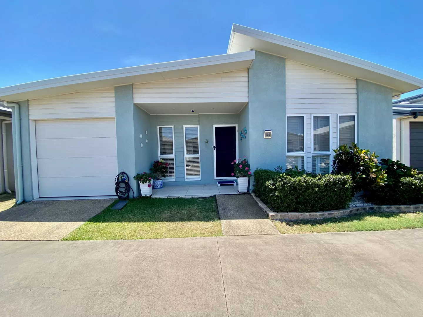 START LIVING THE LIFESTYLE