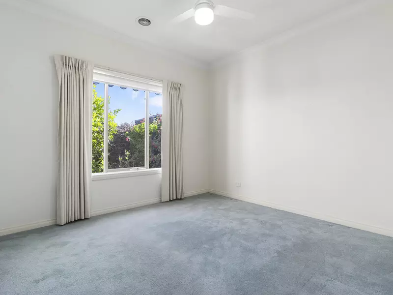 Lakefront Living and Golf Course Views