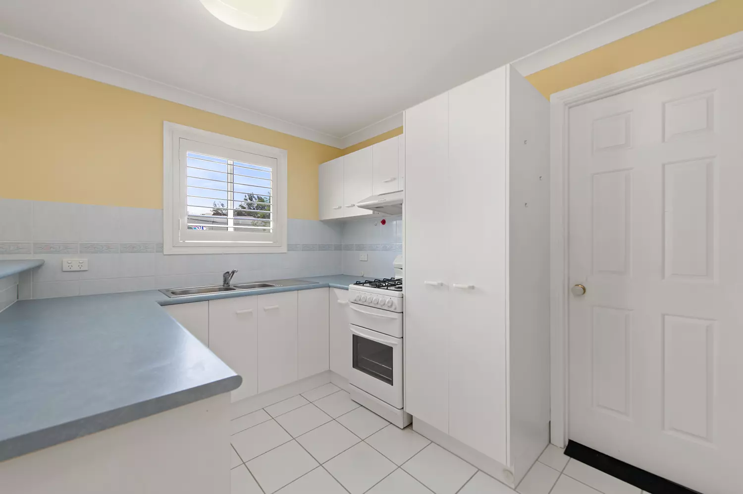 Beautiful Decor, Screened Outdoor Living Room - Big carport