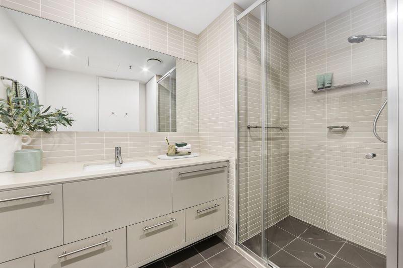 North-facing 2-bedroom apartment with views!