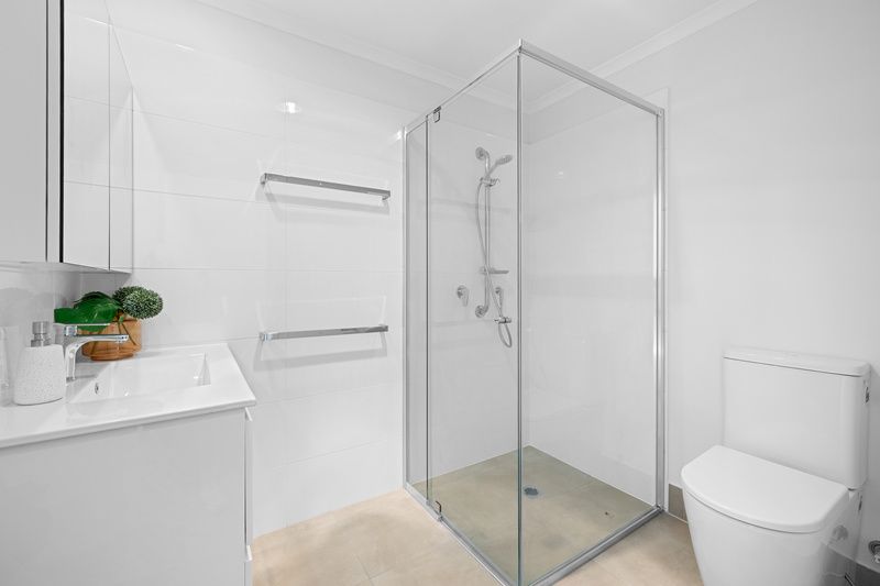 Bright, Contemporary Living with Open-Plan Style