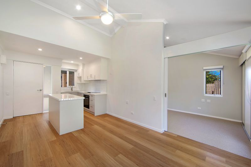 One Bedroom, Upper Level, Low Maintenance Unit!