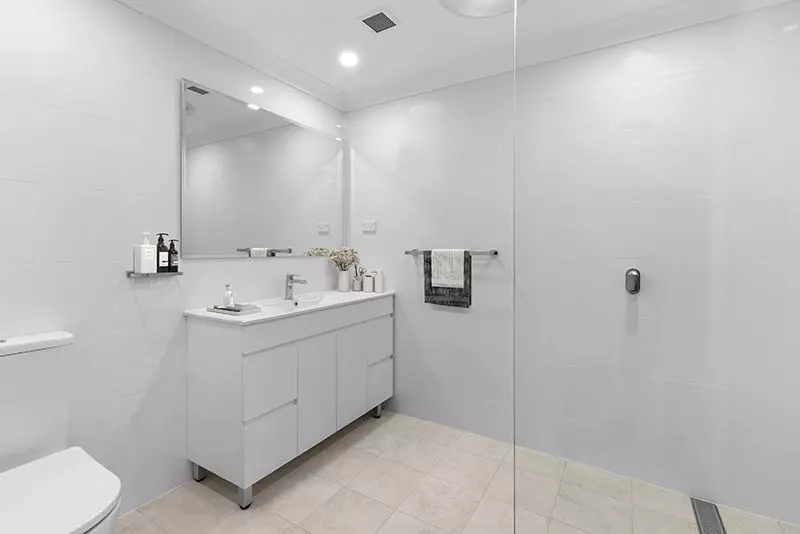 Newly renovated upper unit with easy access, lovely lawn views and close to the clubhouse.