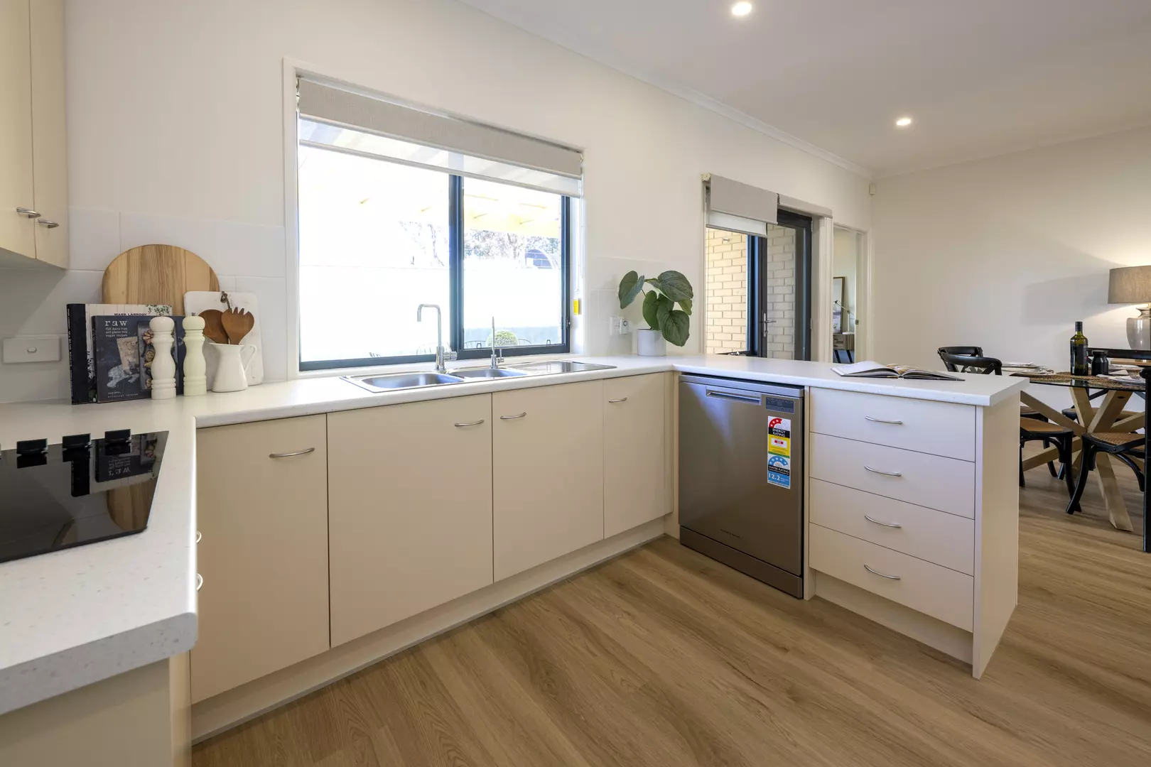 Eldercare Elmwood Grove: stunning three-bedroom villa with garage