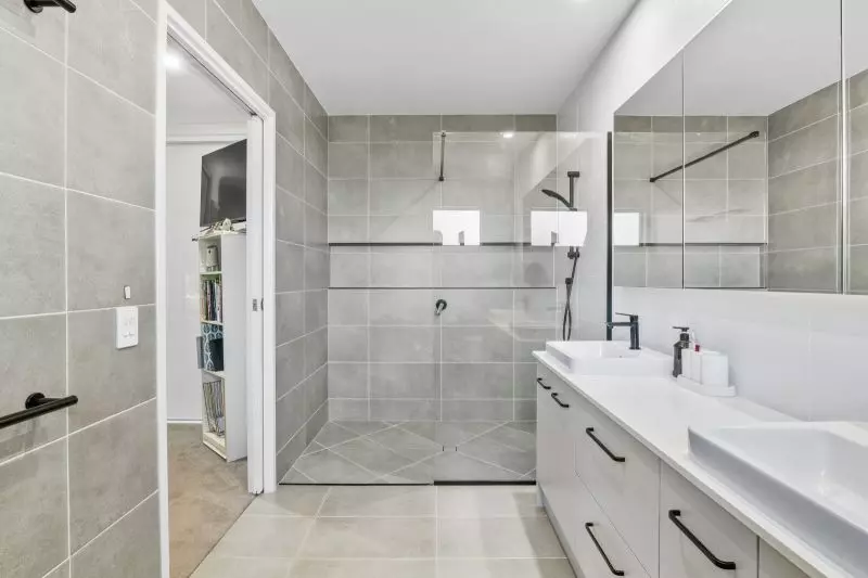 Site 100 - Established Lillydale