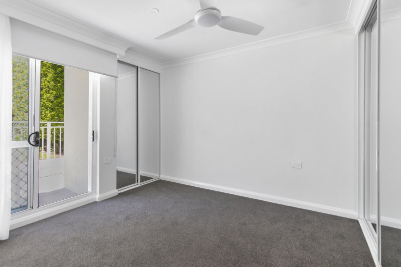 Beautifully refurbished one bedroom serviced apartment with separate bedroom and ensuite plus kitchenette and balcony