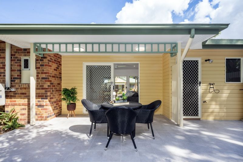 Charming two-bedroom unit close to amenities