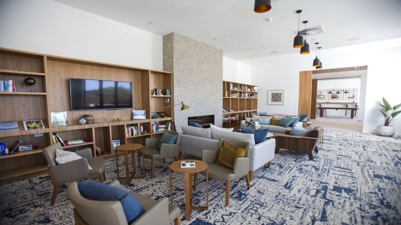 A light and airy top floor, north facing apartment with city views