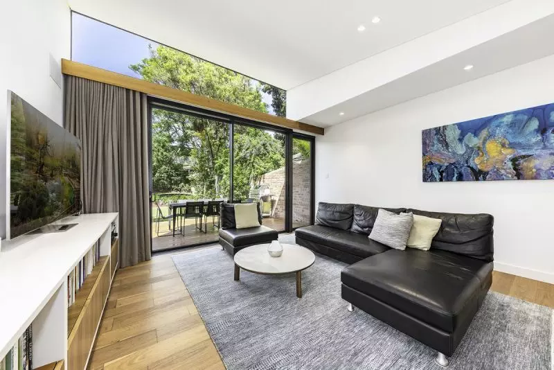 Enviable private position in a quiet but convenient street