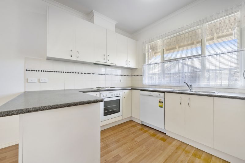 Newly Renovated- Cosy 2 Bedroom Home