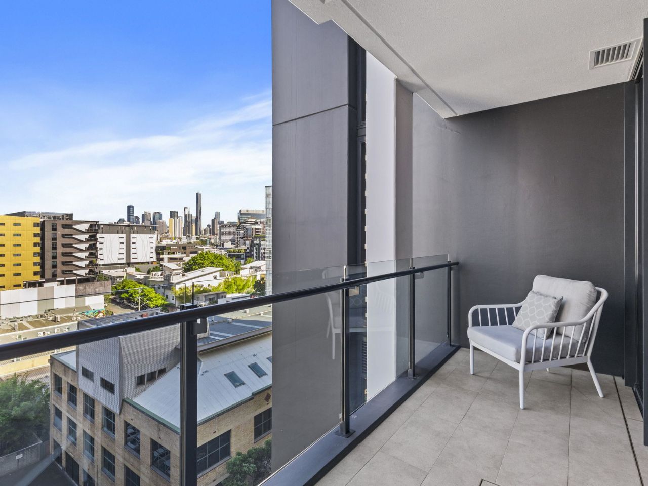 Seamless one bedroom apartment