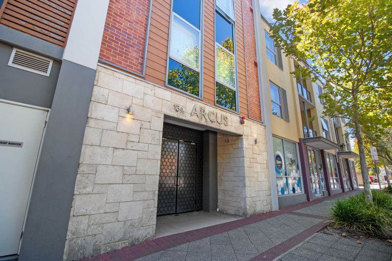 Central Living & Resort Style!