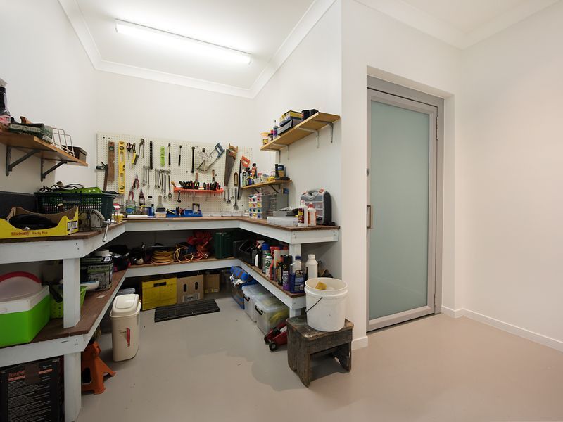 Luxury, Landing living