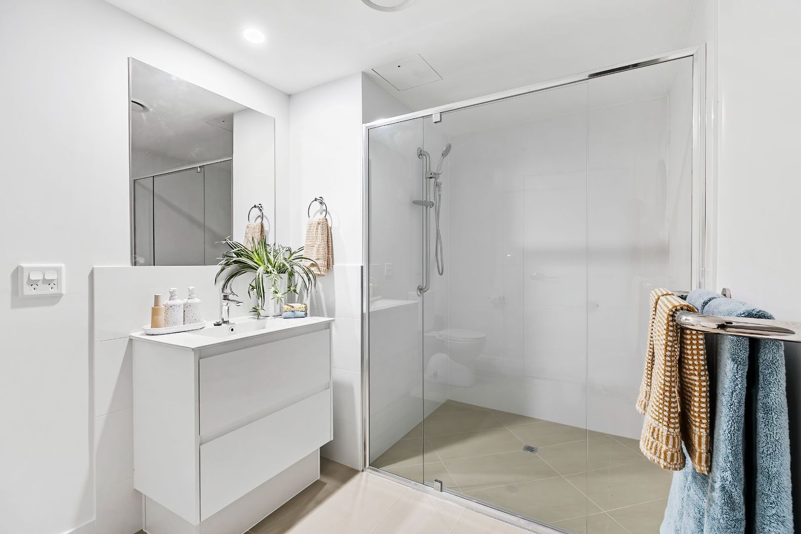 220/21 Gracemere Boulevard Peregian Springs, QLD 4573