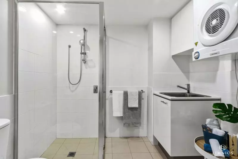 Resort Lifestyle On The City Fringe!