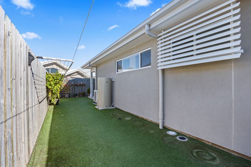 Modern Retreat with Alfresco Living!