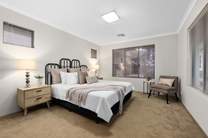 Spacious Riverside Family Retreat!