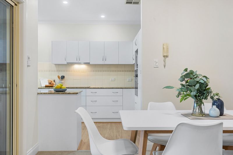 Delightful Villa with Sunny Garden and Short Stroll to the Beach