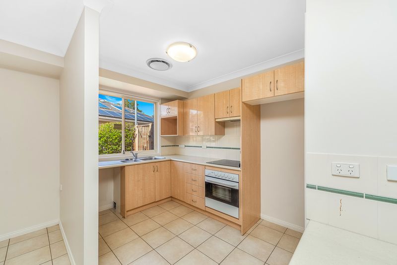 Corner Retreat Opposite Ashton Gardens Hub