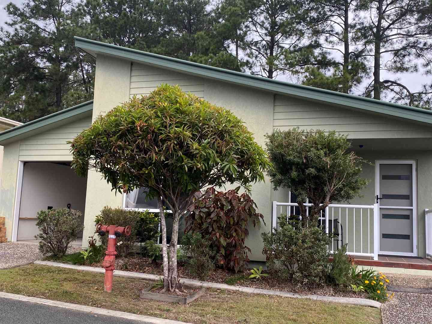 Lovely 2 bed plus study home in Palm Lake Resort Eagleby