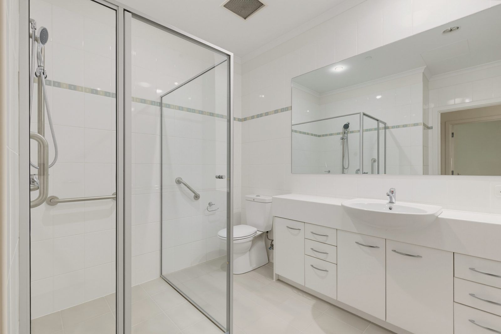 Rare Top-Floor Apartment with Stunning Views