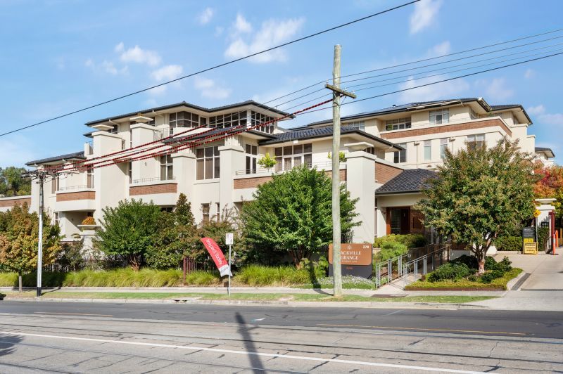 Spacious two-bedroom apartment with north-facing balcony