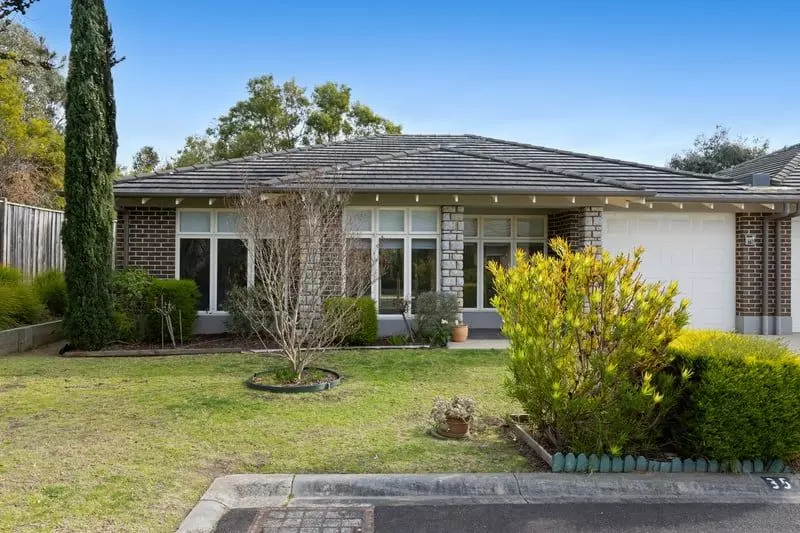 Bright, Refreshed Unit in Quiet Court Setting