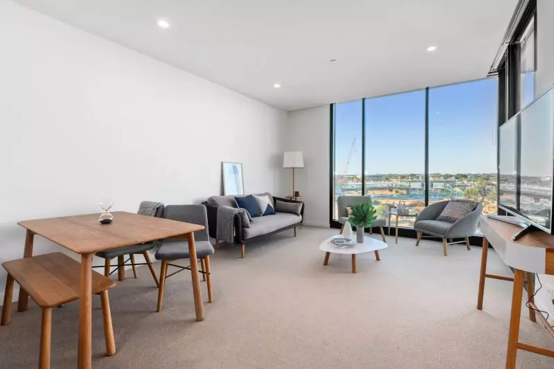 Great Location, Modern & Professional Lifestyle!
