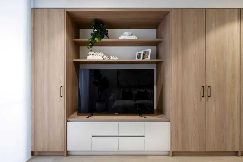 Spacious, light-filled 1-bedroom ground-floor apartment